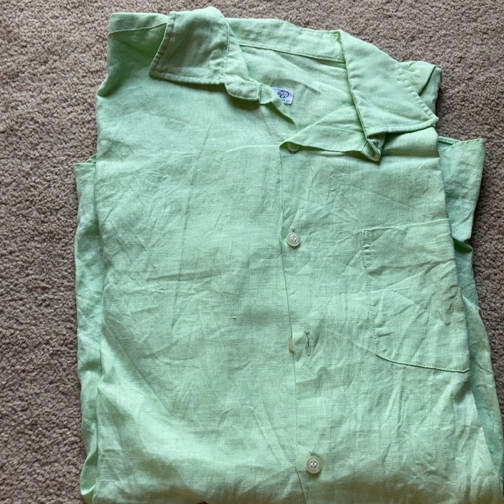 Mint button down! Barely worn! Medium!